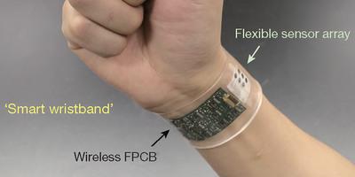 Photograph of a wearable FISA on a subject’s wrist, integrating the multiplexed sweat sensor array and the wireless FPCB. (All photographs in this paper were taken by the authors.)
