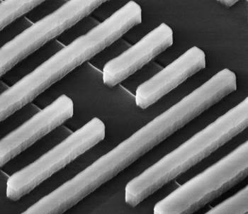 32nm Transistor - A “before” picture, showing 32nm transistors with the source, drain and channel (the latter covered by the gate) all in the same plane